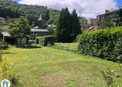 Belle maison sur grande parcelle au bord de la rivière