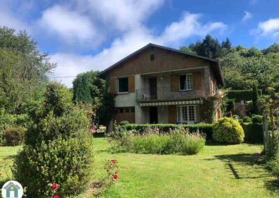 Belle maison sur grande parcelle au bord de la rivière