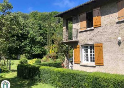 Belle maison sur grande parcelle au bord de la rivière