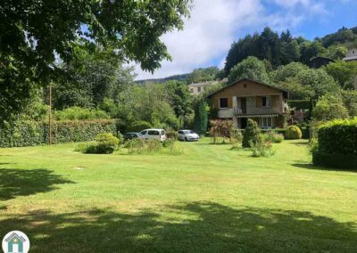 Belle maison sur grande parcelle au bord de la rivière