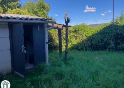 Petite maison rénovée avec jardin et garage