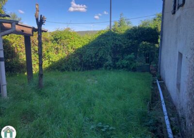 Petite maison rénovée avec jardin et garage