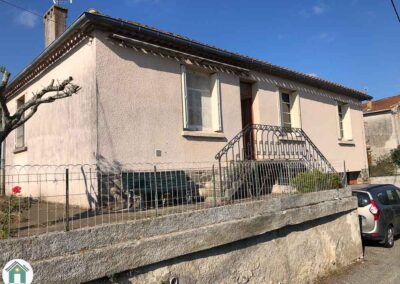 Maison individuelle avec garage et jardin