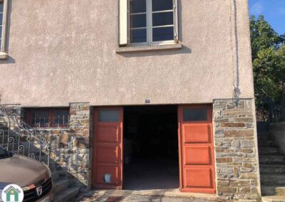 Maison individuelle avec garage et jardin