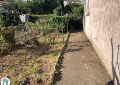 Maison individuelle avec garage et jardin