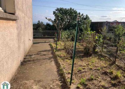 Maison individuelle avec garage et jardin