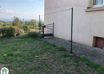 Maison individuelle avec garage et jardin